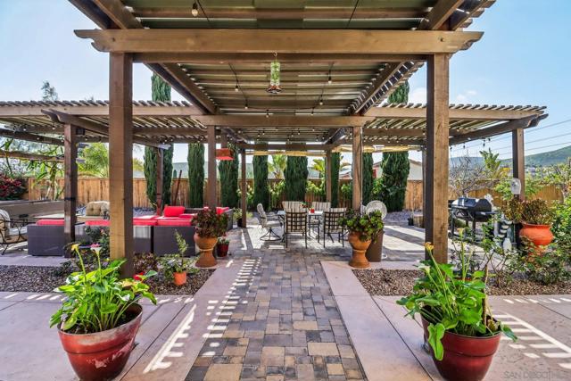 3043 Adams Ranch Ct, Chula Vista CA: https://media.crmls.org/mediaz/0f9ac0ff-7029-4a86-ad4f-d26b44c15cf7.jpg