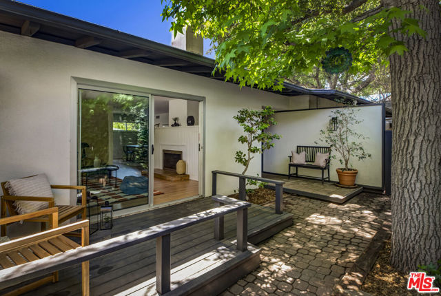 1943 Coolidge Avenue, Altadena CA: https://media.crmls.org/mediaz/0f9b45a0-6b43-45e4-b3c2-ff3c00a63317.jpg