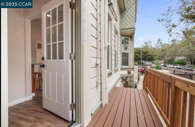 3229 Elm, Oakland CA: https://media.crmls.org/mediaz/0f9b4aaa-b913-482f-9c20-a28be0b99cef.jpg