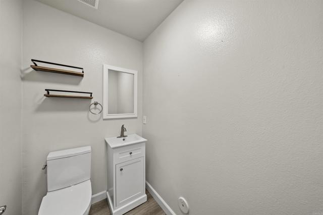 Detail Gallery Image 9 of 52 For 9300 Burnet Ave #111,  North Hills,  CA 91343 - 3 Beds | 2/1 Baths