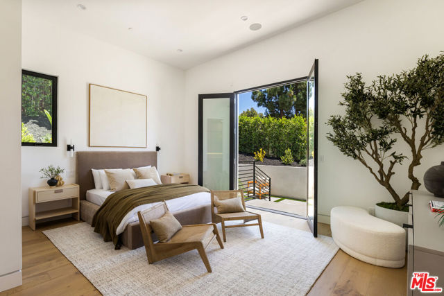 9715 Arby Drive, Beverly Hills CA: https://media.crmls.org/mediaz/0f9c1473-55c5-4dac-b40e-c1049f07af4c.jpg