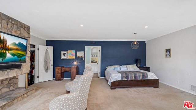 4559 Morella Avenue, Valley Village CA: https://media.crmls.org/mediaz/0f9c4b6f-0fca-460d-a4b1-dd4650a83417.jpg
