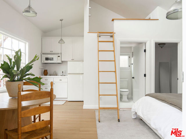 1402 N Benton Way, Los Angeles CA: https://media.crmls.org/mediaz/0f9c99c1-87d0-4c52-b5d7-8212f274d2aa.jpg