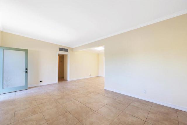 1617 E Paseo El Mirador, Palm Springs CA: https://media.crmls.org/mediaz/0f9c9aa4-1696-4bb2-8f98-5dc16d1fba63.jpg