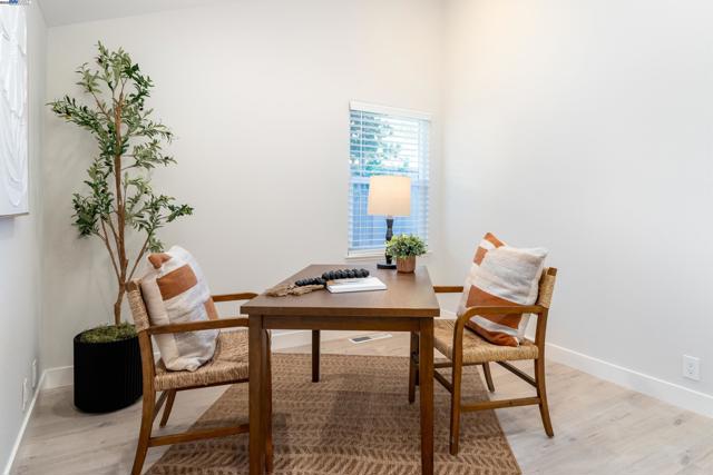 401 Emerson St, Fremont CA: https://media.crmls.org/mediaz/0f9caede-b40b-49b3-9ec6-f64dbe329f70.jpg