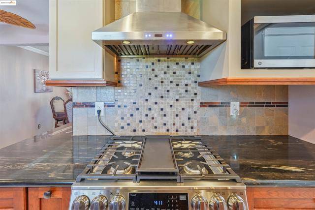 836 Stella St, Vallejo CA: https://media.crmls.org/mediaz/0f9d0ae0-feb5-43ee-9f6c-bd8ad85a21ba.jpg