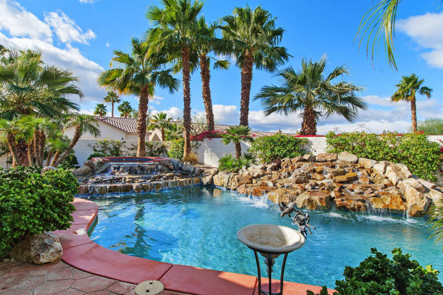 40613 Corte Los Cerritos, Indio CA: https://media.crmls.org/mediaz/0f9d1275-184e-45ad-bd55-83888db0e471.jpg