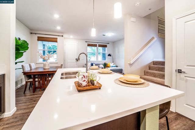 1233 Bockman, San Lorenzo CA: https://media.crmls.org/mediaz/0f9d4326-568e-4cf4-9ee3-52836ad1059a.jpg