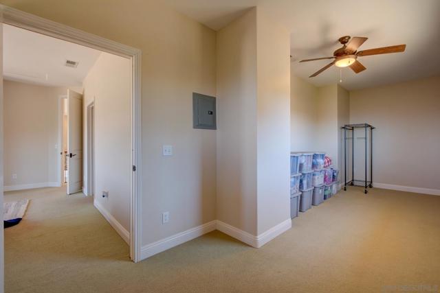16677 Falcon Heights Rd, Ramona CA: https://media.crmls.org/mediaz/0f9d4638-90e8-481a-a118-c3535fca3cf2.jpg