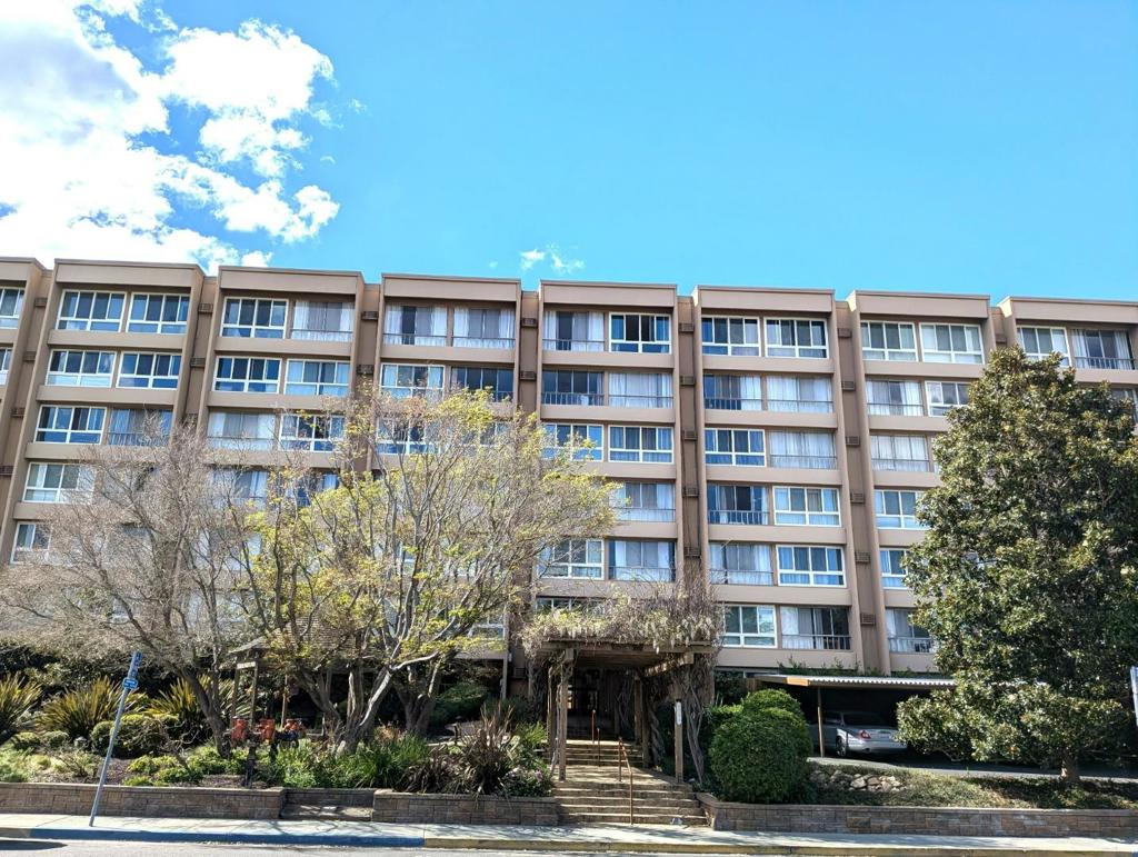 1700 Civic Center Drive #209