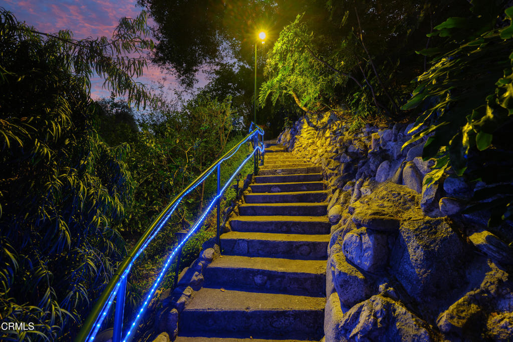 https://media.crmls.org/mediaz/0f9e2931-2794-4d45-b7e1-9dd4bac73196.jpg?preset=X-Large