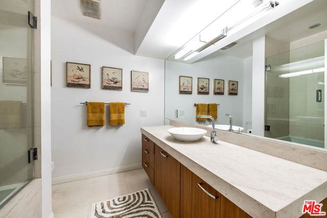 1015 N Kings Road, West Hollywood CA: https://media.crmls.org/mediaz/0f9e7660-aad2-4204-91c4-88abb1d71536.jpg