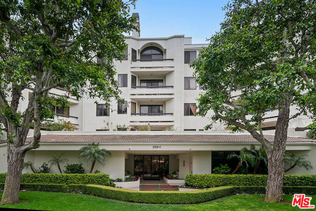 2102 Century Park Lane, Los Angeles CA: https://media.crmls.org/mediaz/0f9e83fa-18e1-42ca-b934-8fb58094278e.jpg