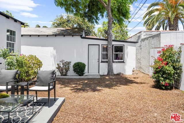 3340 Cardiff Avenue, Los Angeles CA: https://media.crmls.org/mediaz/0f9ea995-7e6b-486e-9060-4207ad1e8776.jpg