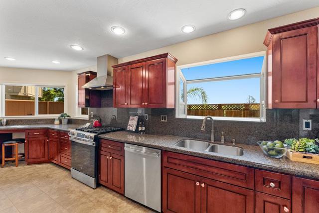 204 Oak Way, Santa Cruz CA: https://media.crmls.org/mediaz/0f9f1e35-a6ff-4f28-adf7-41a04825f862.jpg
