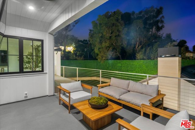 12227 Tweed Lane, Los Angeles CA: https://media.crmls.org/mediaz/0f9fef13-40cc-48ff-a0e5-98f7172512b1.jpg