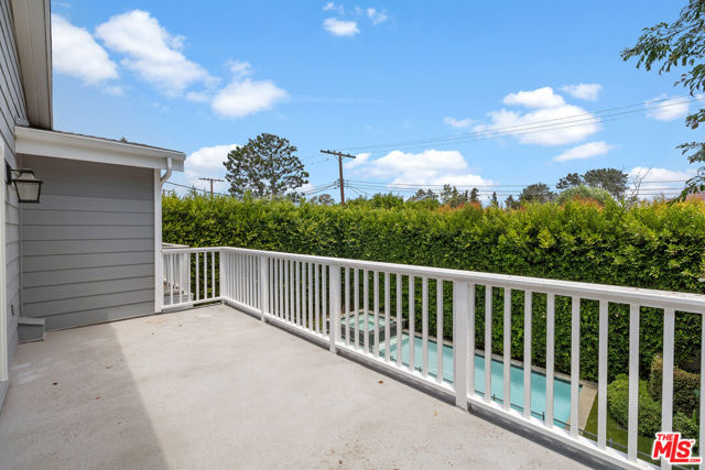 1147 Centinela Avenue, Santa Monica CA: https://media.crmls.org/mediaz/0fa00db2-38e0-4535-ae24-4aa3fa815a13.jpg