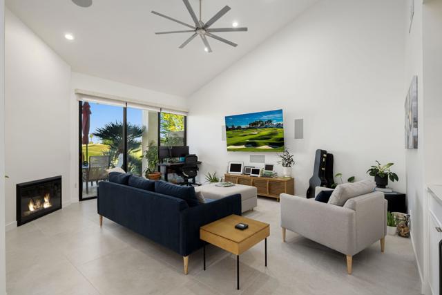 54808 Inverness Way, La Quinta CA: https://media.crmls.org/mediaz/0fa05152-5dae-476b-8f69-2ea4bbf7dee8.jpg