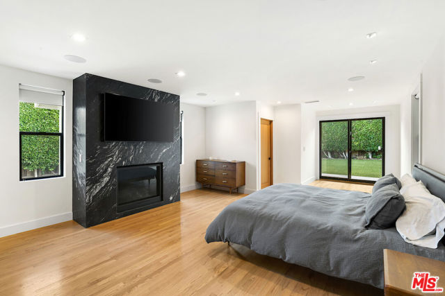 5319 West Boulevard, Los Angeles CA: https://media.crmls.org/mediaz/0fa0a803-dad9-4681-bb38-36252fd5e1f6.jpg