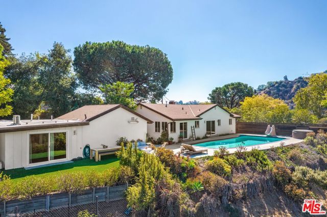 2316 Laurelmont Place, Los Angeles CA: https://media.crmls.org/mediaz/0fa0f4b1-ad17-49ef-938e-10a995a3c526.jpg
