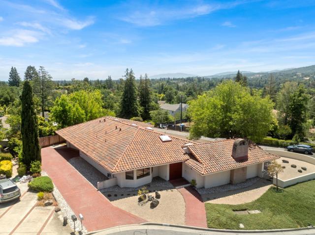 1091 Valley View Court, Los Altos CA: https://media.crmls.org/mediaz/0fa151c2-c7be-4a4d-afc3-4e4f349fcb78.jpg