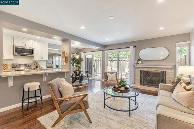 239 Ashley Cir, Danville CA: https://media.crmls.org/mediaz/0fa17e9c-a05d-4383-abd8-05163168fb76.jpg