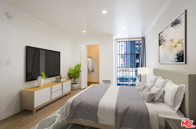 525 S Ardmore Avenue, Los Angeles CA: https://media.crmls.org/mediaz/0fa1e990-552b-4491-8af7-31472df8efb4.jpg