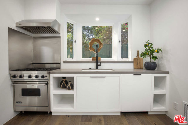 27405 Pacific Coast Highway, Malibu CA: https://media.crmls.org/mediaz/0fa209de-a28c-4a6d-a23c-74015dbc1fac.jpg