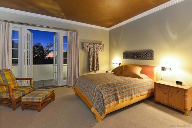 7612 Hillside Dr, La Jolla CA: https://media.crmls.org/mediaz/0fa2a9ee-f7ab-47e7-b472-841e0cd1b669.jpg