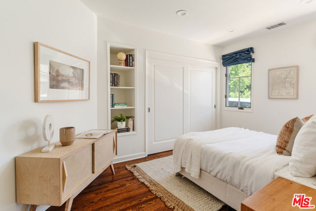 7920 Yorktown Avenue, Los Angeles CA: https://media.crmls.org/mediaz/0fa2d3d6-7721-4006-ba1b-358ee09b12c2.jpg