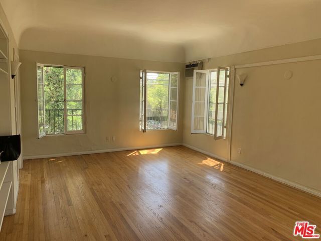 802 N Sweetzer Avenue, Los Angeles CA: https://media.crmls.org/mediaz/0fa2da8c-de52-4ccb-89dd-aa9b9a85787d.jpg