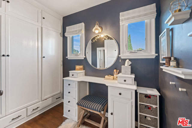 424 S Columbus Avenue, Glendale CA: https://media.crmls.org/mediaz/0fa32666-dc99-4a62-9370-2f0b10b4d257.jpg