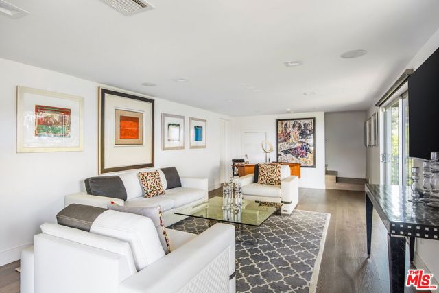 2600 Carman Crest Drive, Los Angeles CA: https://media.crmls.org/mediaz/0fa35f4b-79d3-4af1-a04d-6ae1b2be10e5.jpg