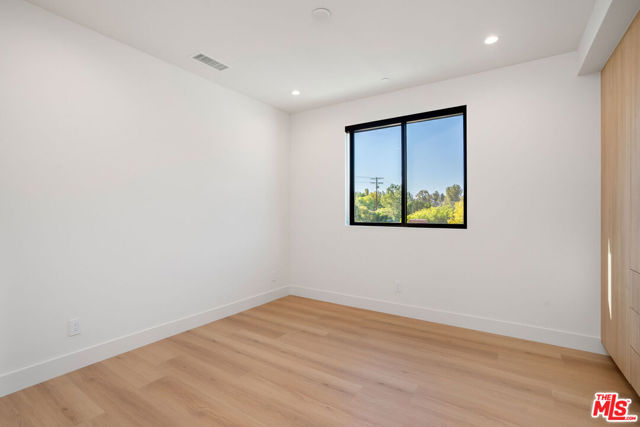5660 Winnetka Avenue, Woodland Hills CA: https://media.crmls.org/mediaz/0fa368c7-30dd-4d7c-9629-77edd5a1995c.jpg