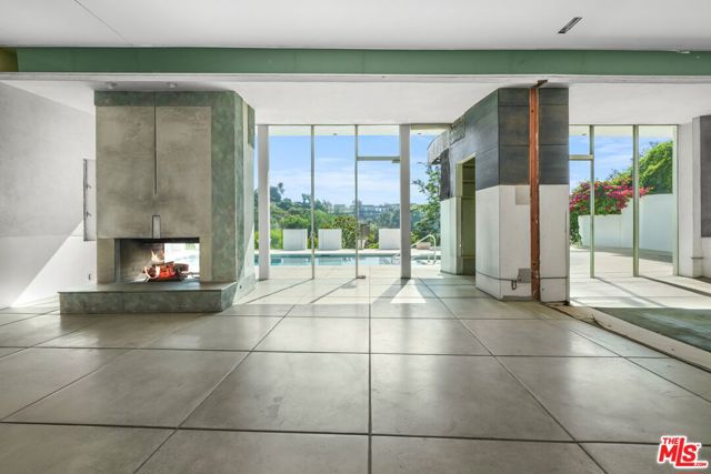 2442 Green View Place, Los Angeles CA: https://media.crmls.org/mediaz/0fa44bdd-0cf5-4201-9f1d-2c51dc55b025.jpg