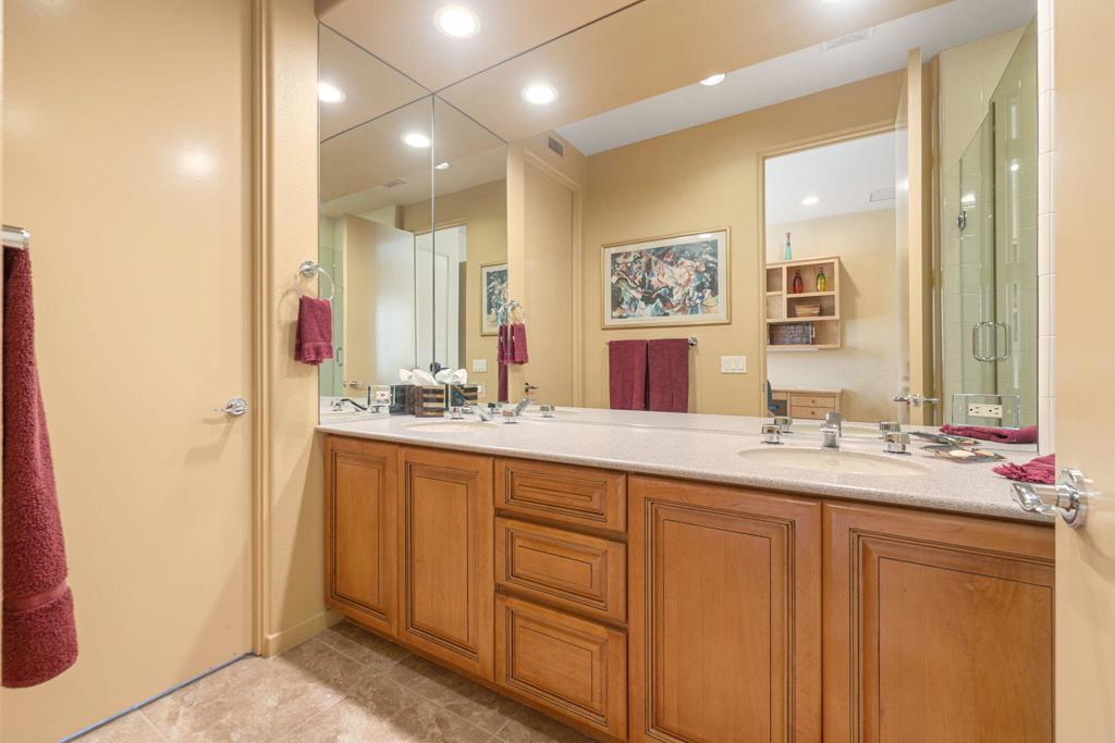https://media.crmls.org/mediaz/0fa4c585-7105-4edb-a3f1-e78f6f366b0f.jpg?preset=X-Large