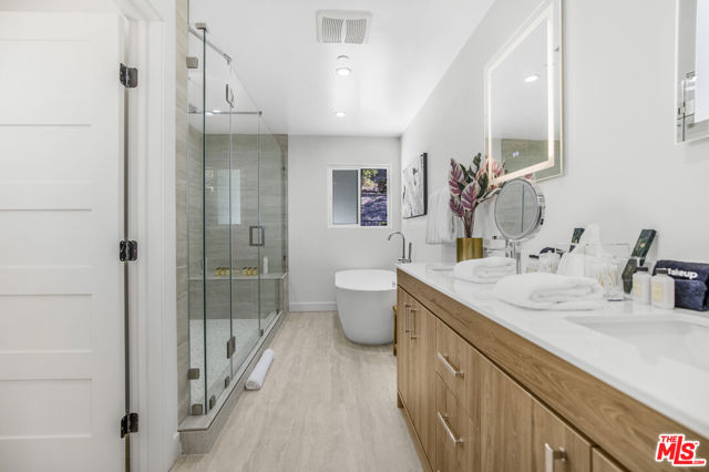 18202 Rancho Street, Tarzana CA: https://media.crmls.org/mediaz/0fa544a4-1e5e-4090-9448-4cdf2883b190.jpg