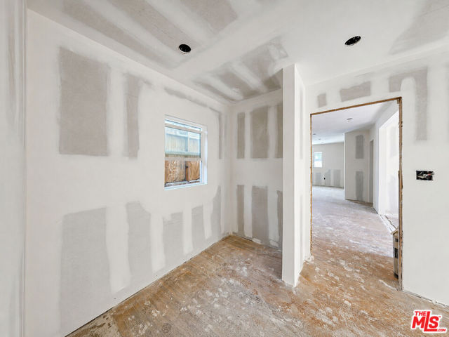 14426 Friar Street photo 32