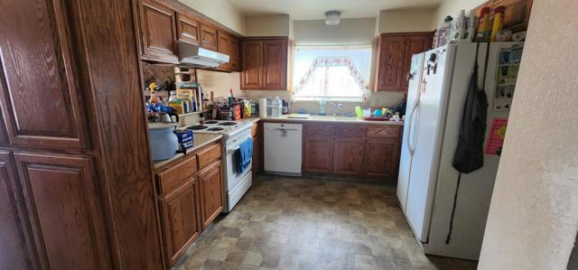 950 Peach Court, Hollister CA: https://media.crmls.org/mediaz/0fa5a266-35af-4ad1-9f68-e6925a267b1a.jpg
