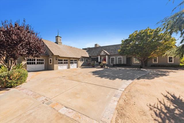 3970 Leavesley Road, Gilroy CA: https://media.crmls.org/mediaz/0fa5d661-7d5f-47ef-bf98-30d315728df4.jpg