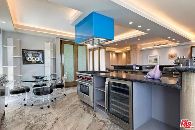 211 S Spalding Drive, Beverly Hills CA: https://media.crmls.org/mediaz/0fa70aad-a9bc-4874-a577-cd2c750027e4.jpg