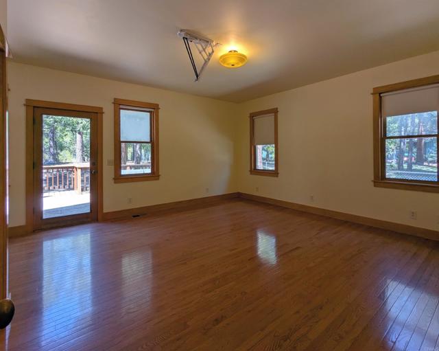 53300 Meadow Drive, Idyllwild CA: https://media.crmls.org/mediaz/0fa7b95d-68ed-4284-b6cd-3c8564c3c184.jpg