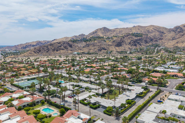 1881 S Araby Drive, Palm Springs CA: https://media.crmls.org/mediaz/0fa7ff74-7f23-4714-8880-75959885dedc.jpg