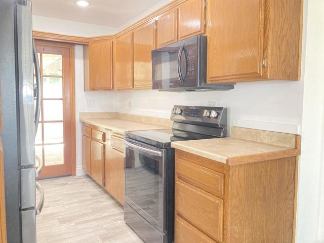 11007 Larkridge Street, Santee CA: https://media.crmls.org/mediaz/0fa8241e-bf4d-4535-98ec-8216732f3d37.jpg