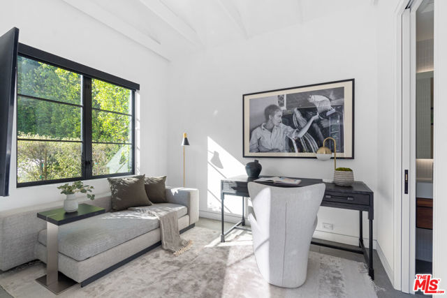 1146 Sierra Alta Way, Los Angeles CA: https://media.crmls.org/mediaz/0fa88a04-7699-412c-a28f-76914565fad0.jpg