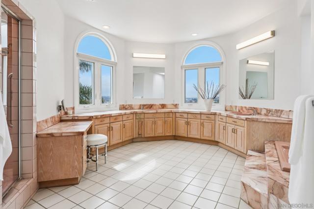 1295 W Redwood St, San Diego CA: https://media.crmls.org/mediaz/0fa95114-b0bf-4565-b167-8eb1b4404e00.jpg