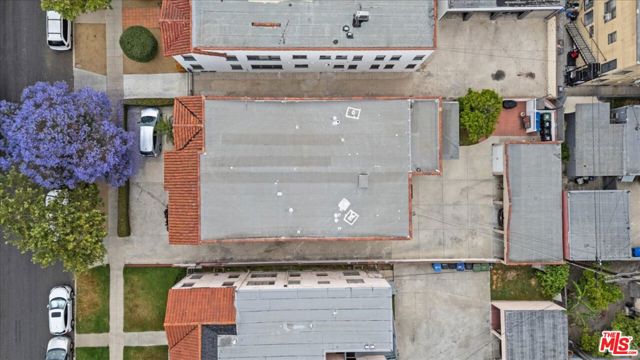 2818 S Bronson Avenue, Los Angeles CA: https://media.crmls.org/mediaz/0fa99d2a-cd18-4208-bcea-d9093261f850.jpg