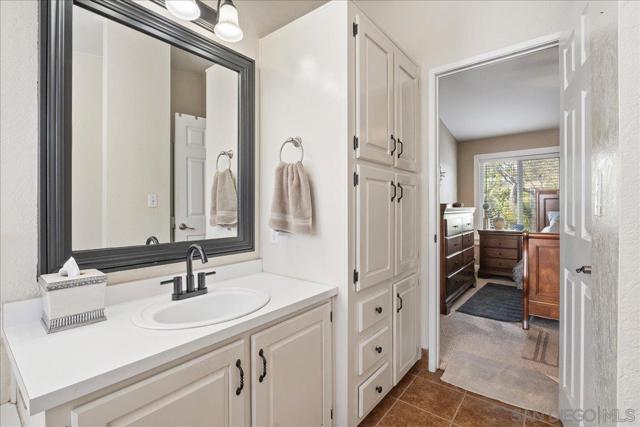 13327 Casa Vista St, Poway CA: https://media.crmls.org/mediaz/0faa0ba6-398b-4169-873c-6017574296f6.jpg