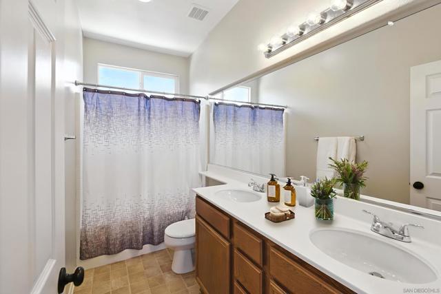 27481 Freedom Ln, Menifee CA: https://media.crmls.org/mediaz/0faadd01-0c4c-4a28-8146-104892874004.jpg