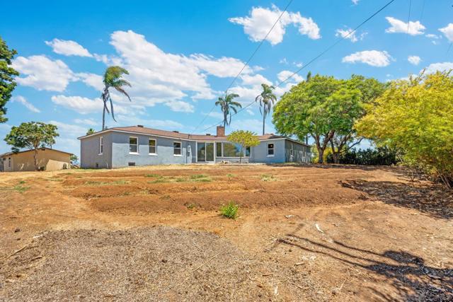 2530 Pruett Dr, Vista CA: https://media.crmls.org/mediaz/0fab4a88-0a06-4dd5-9179-34bd13877032.jpg